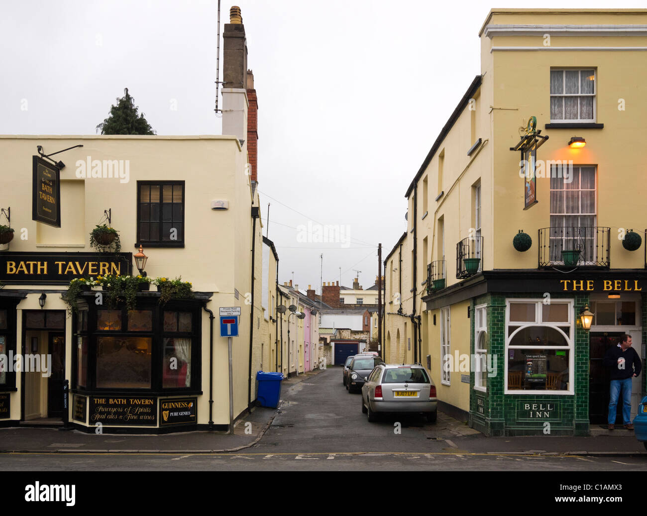 Zwei Bars, die Bad-Taverne und Bell Inn, Cheltenham, Gloucestershire, UK Stockfoto