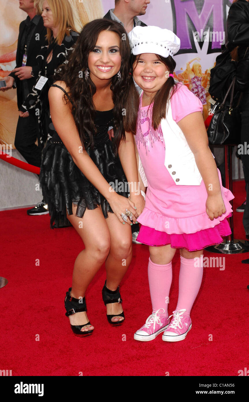 Demi Lovato Und Schwester Welt Premiere Von Walt Disney Pictures Hanna Montana Der Film Am El Capitan Theatre Statt Stockfotografie Alamy