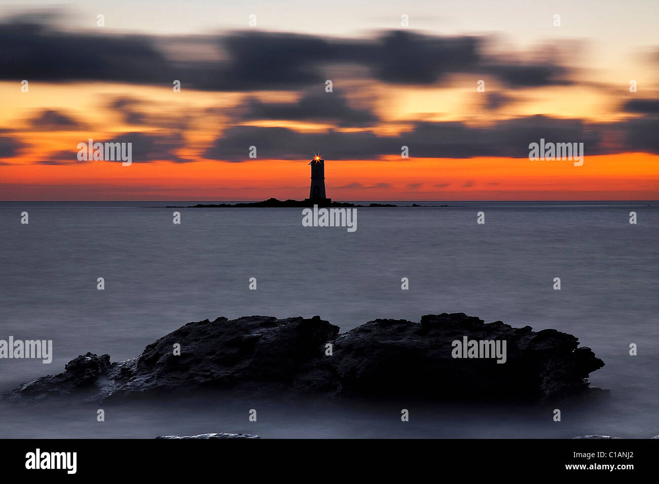 Rock und Leuchtturm Mangiabarche, Calasetta (CI), Sardinien, Italien, Europa Stockfoto