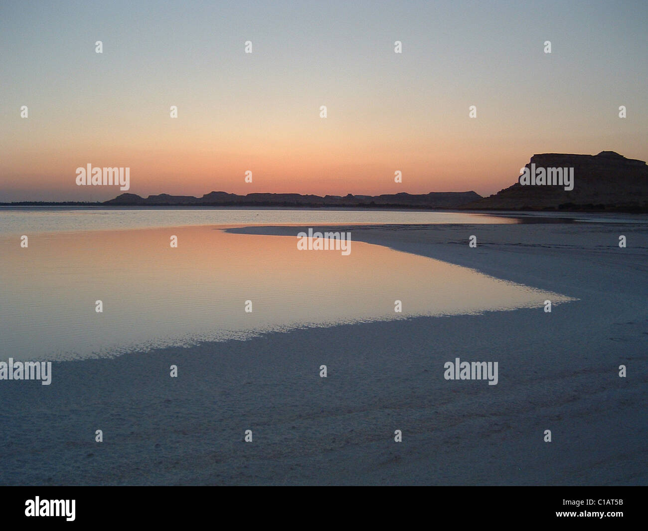 Der See in der Oase Siwa, eine isolierte Oase im zentralen Nordwesten der Sahara-Wüste Ägyptens. Stockfoto