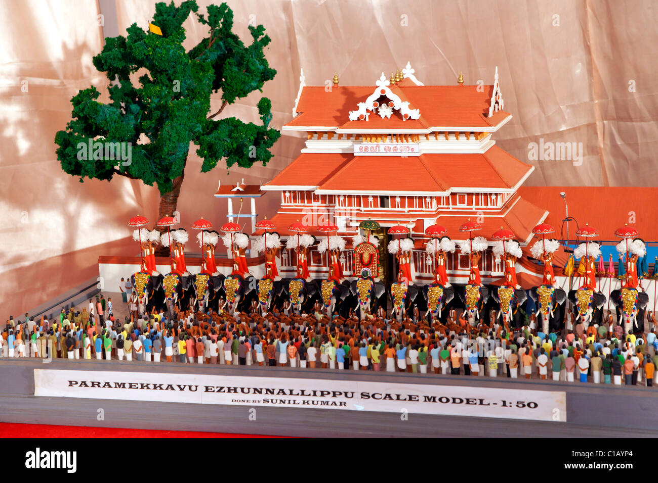 Modell im Maßstab des Tempels Vadakkunnathan The Thrissur Pooram Festivals, Thrissur, Kerala, Indien, Asien Stockfoto