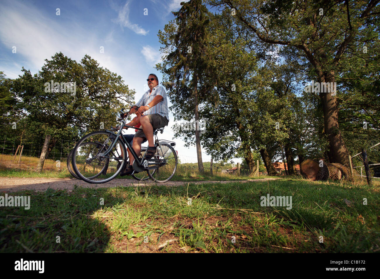 ein paar Radtouren in der Natur Stockfoto