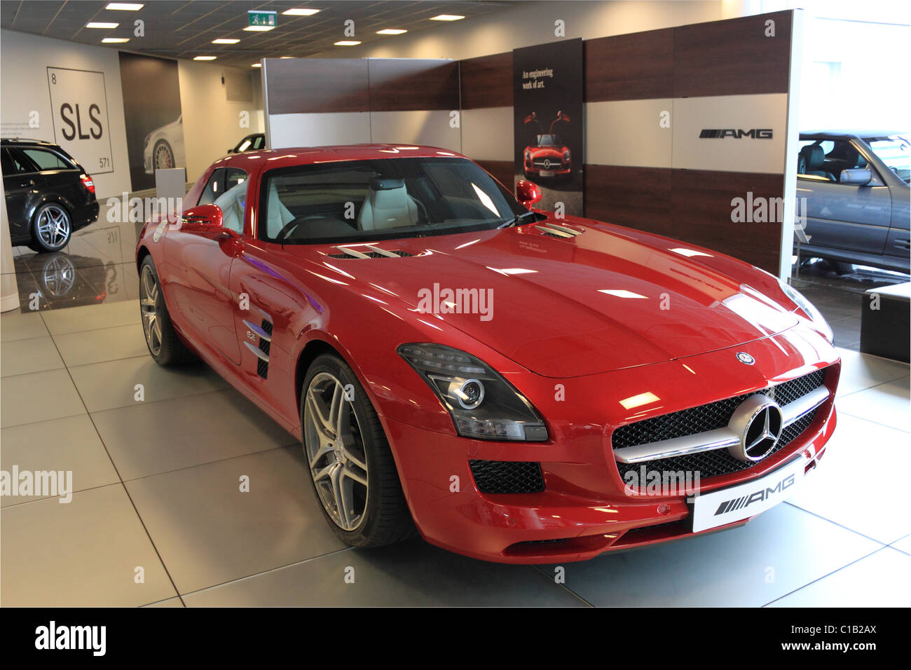 Mercedes-Benz SLS AMG bei Mercedes-Benz Welt, Brooklands, Weybridge, Surrey, England, Großbritannien, UK, Europa Stockfoto