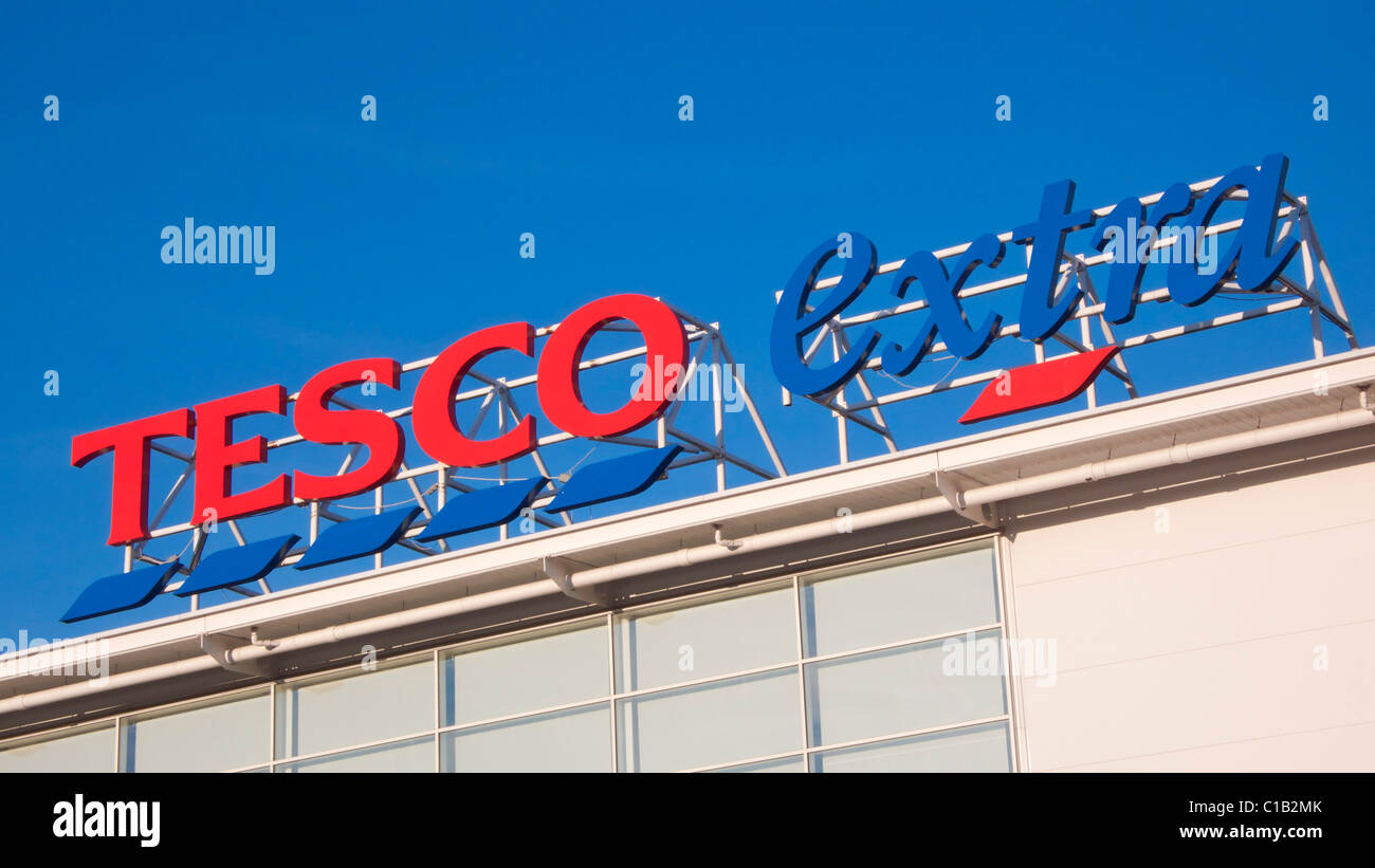 Extra Supermarkt Tesco Schild Long Eaton Stadt Derbyshire Nottinghamshire England UK GB EU Europa Stockfoto