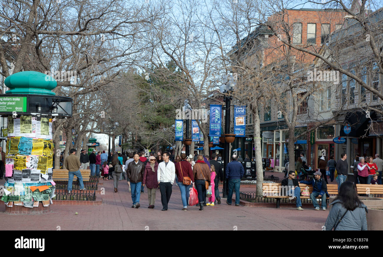 Boulder, Colorado - The Pearl Street Mall, einem beliebten vier-Block Fußgängerzone in der Innenstadt von Boulder. Stockfoto Boulder, Colorado - The Pearl Street Mall, einem beliebten vier-Block Fußgängerzone in der Innenstadt von Boulder. Stockfoto
