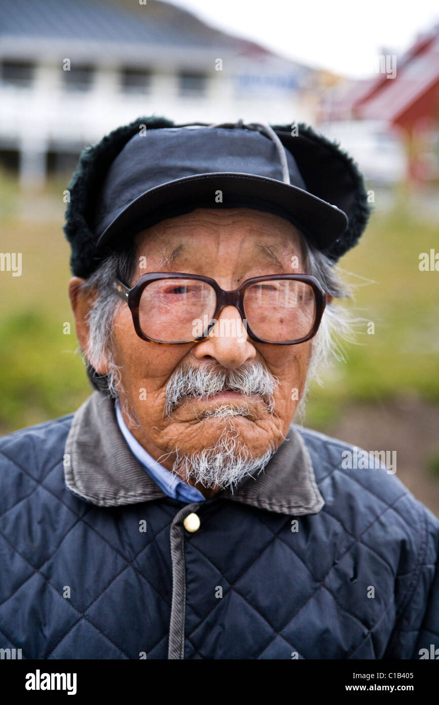 Senior woman in Qaqortoq (Julianehåb), Süd-Grönland Stockfoto
