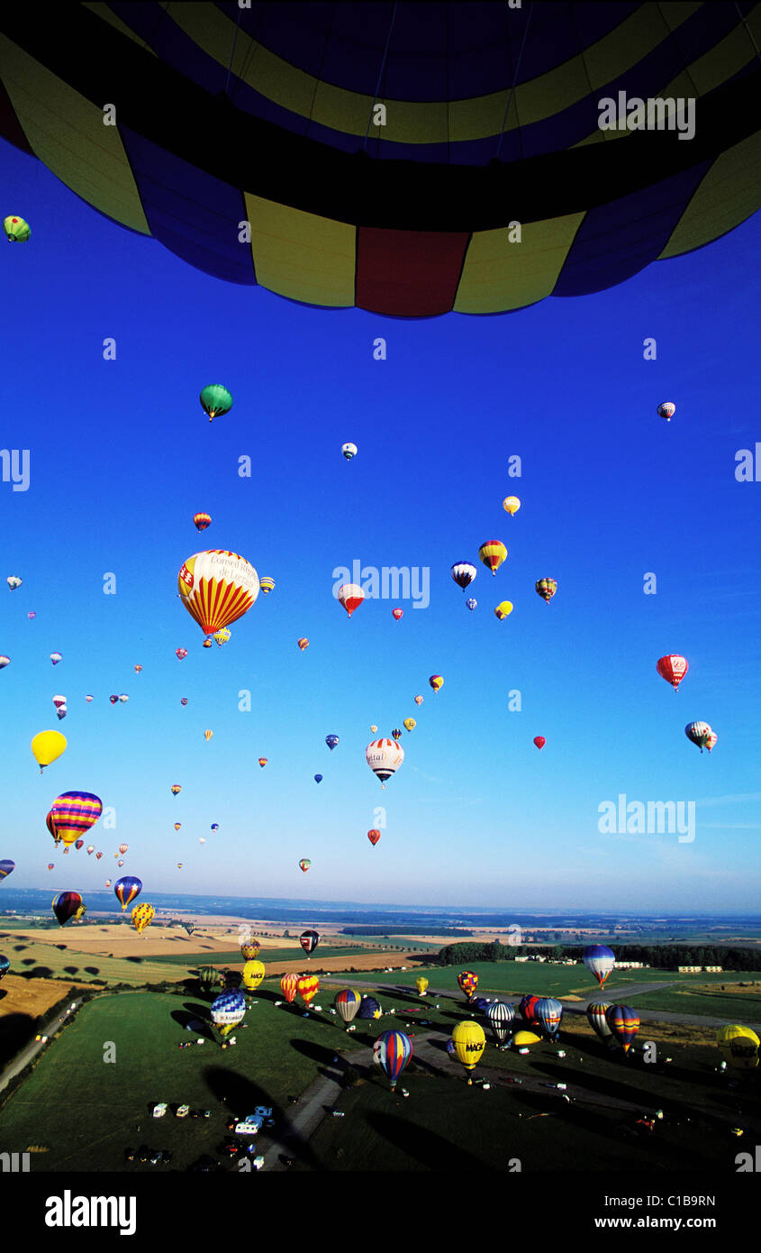 Frankreich, Meurthe et Moselle, heiße Luft Ballons fliegen während der Welt-Ballonfahrt Biennal Mondial Air Balloon Stockfoto