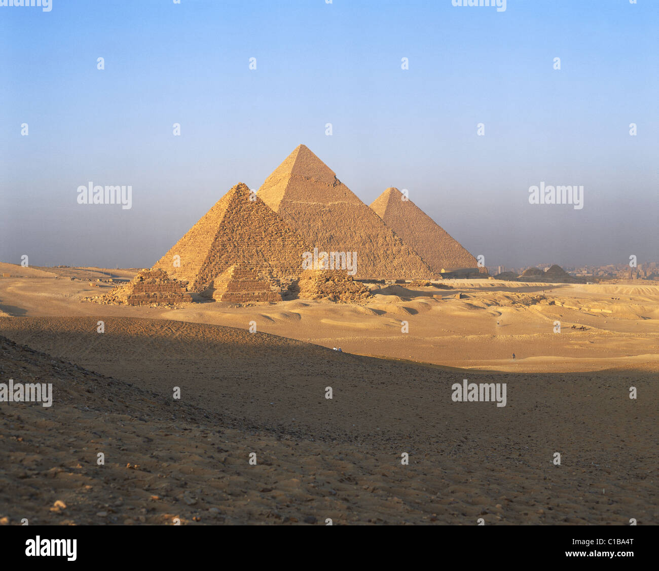 Die Pyramiden bei Sonnenuntergang, Plateau von Gizeh, Kairo, Ägypten, Nordafrika Stockfoto