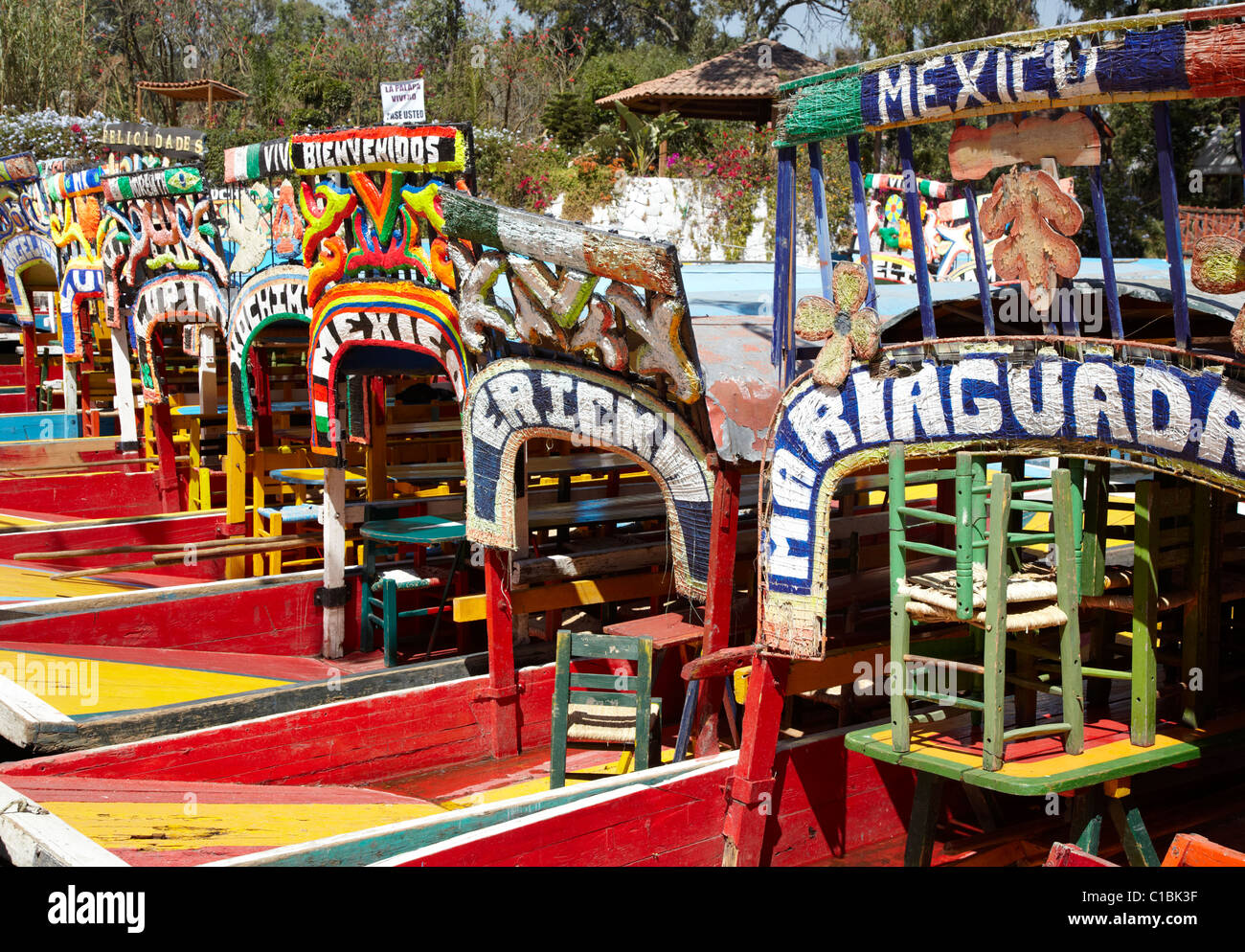 Farbige Lastkähne In Xochimilco Kanäle Mexico City-Mexiko Stockfoto