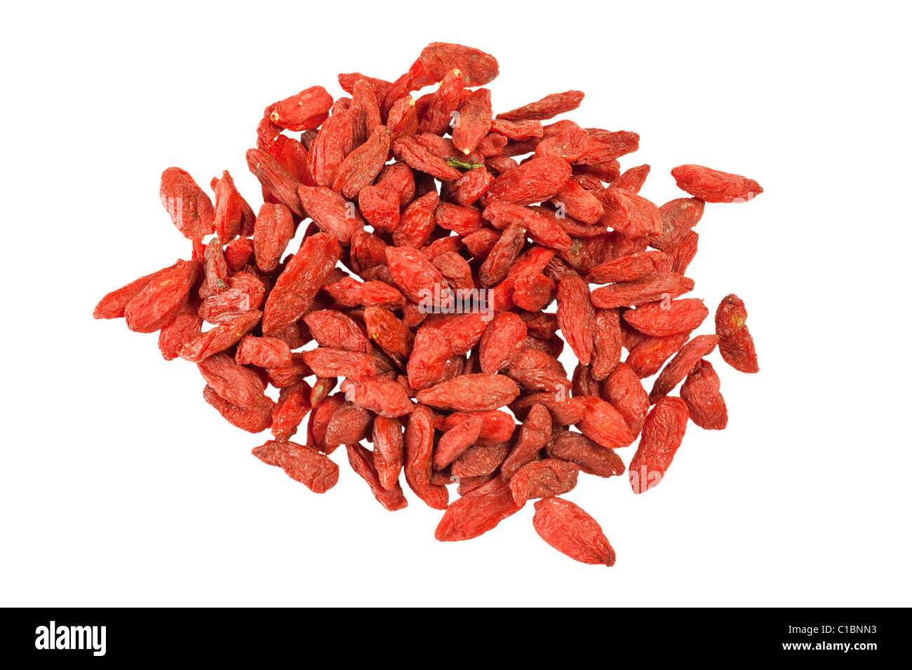 Bestandteil in der traditionellen chinesischen Medizin benutzt isoliert auf weißem Hintergrund - Goji fberries Stockfoto