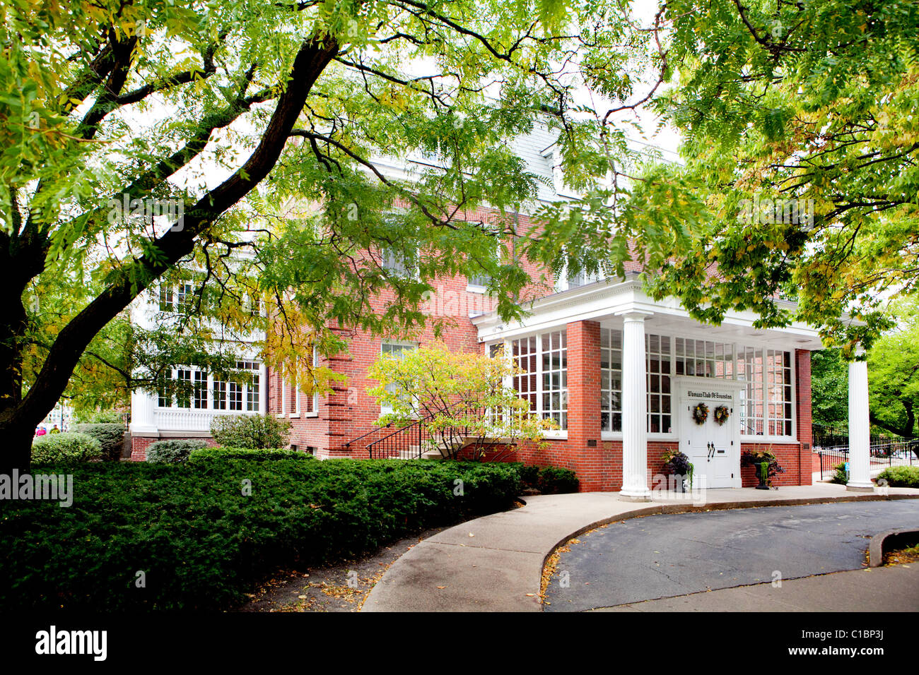 FRAU-CLUB VON EVANSTON IL ILLINOIS CHICAGO VORORT ALTEN HISTORISCHEN ALTBAU ARCHITEKTUR WAHRZEICHEN VERANSTALTUNGSORT EVENT TÜR ENTR Stockfoto