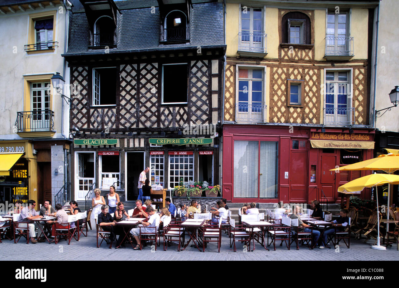 Frankreich, Ille et Vilaine, Rennes die Cafés in der Altstadt am Sankt-Anna-Platz Stockfoto