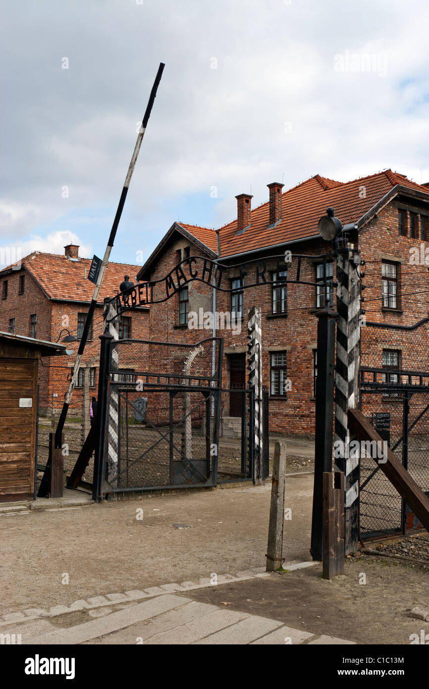 Arbeit Macht Frei ("Arbeit macht frei") Tor, Auschwitz-Birkenau, Polen. Stockfoto