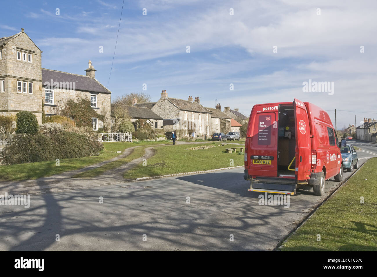 Bellerby, North Yorkshire. Die mobile Post auf einem seiner zweimal wöchentliche Besuche. Stockfoto