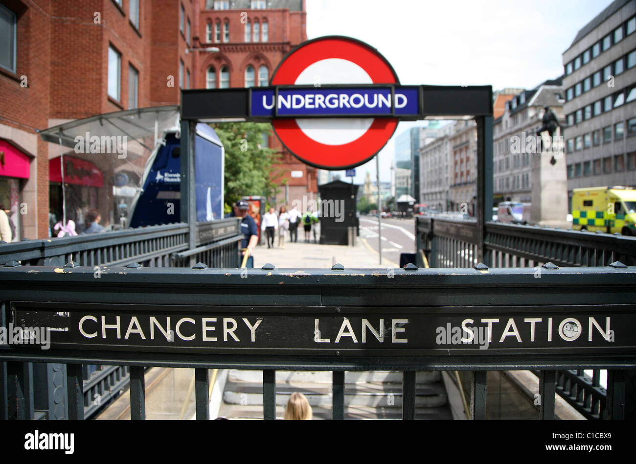 Allgemeine Ansicht Gv vom Eingang zur u-Bahn-Station Chancery Lane in London, England. Stockfoto