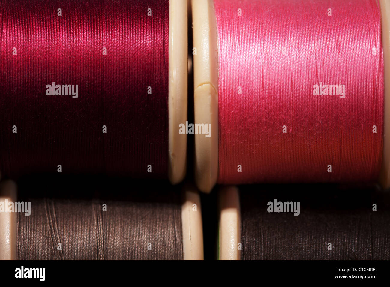 Baumwolle-Rollen von verschiedenen Farben Farben Stockfoto