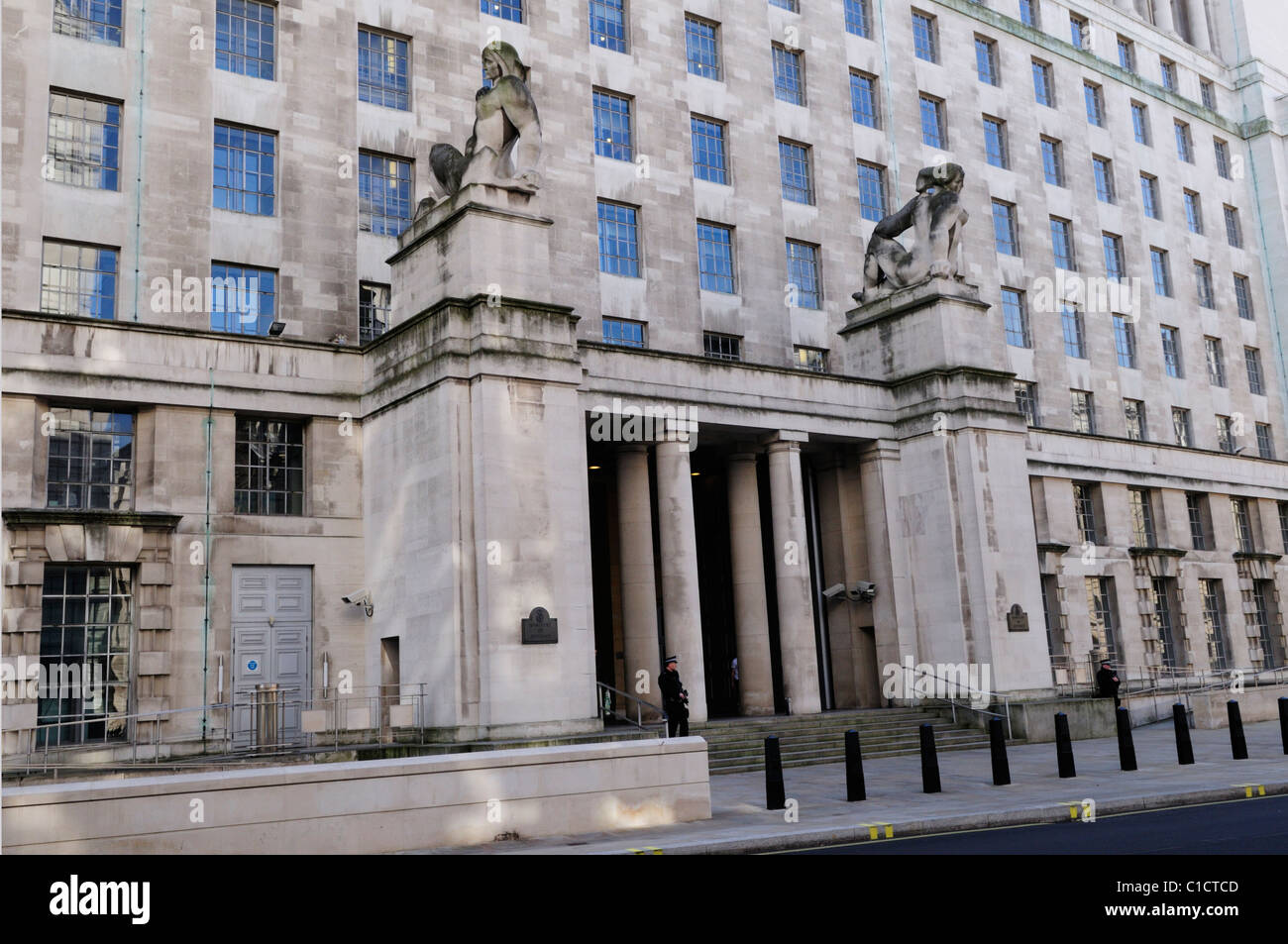 Das Ministerium der Verteidigung Gebäude, Horse Guards Avenue aus Whitehall, London, England, UK Stockfoto
