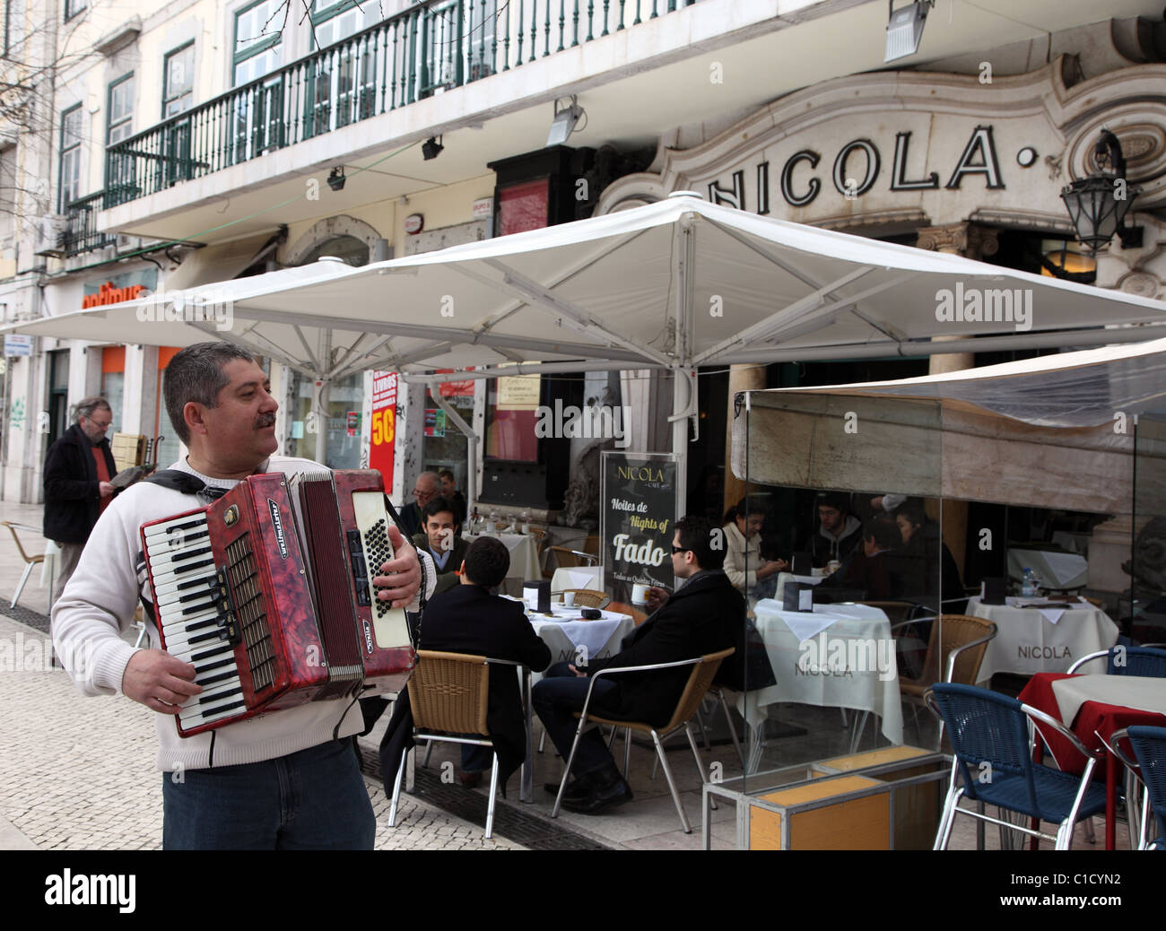 Akkordeon Spieler, Cafe Nicola, Rossio, Lissabon, Portugal Stockfoto