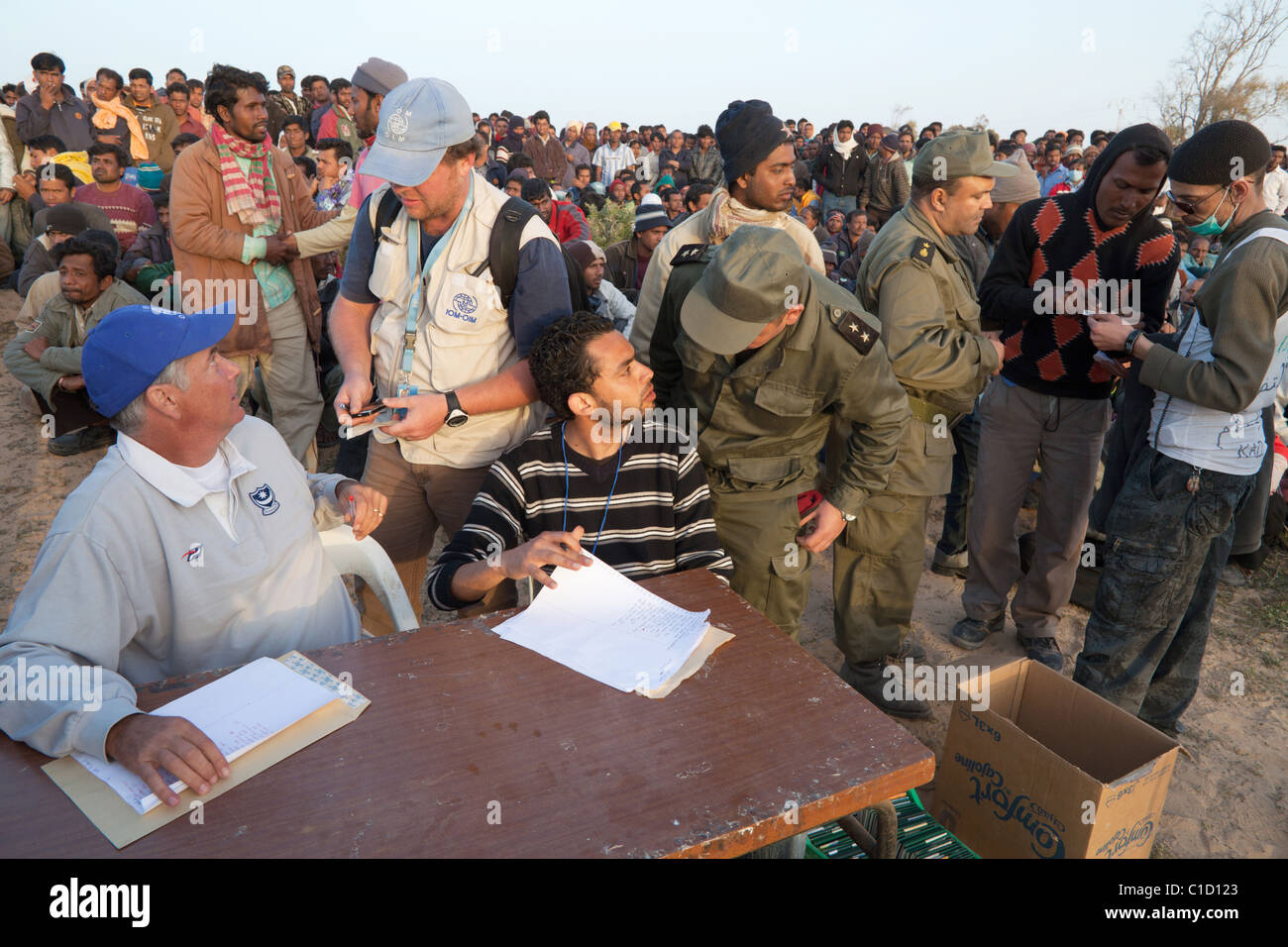 Flüchtlinge im Flüchtlingslager Shousha warten auf ihre Rückkehr Dokumente, Ben Gardane, Tunesien Stockfoto