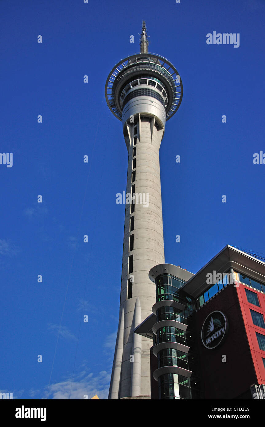 Auckland Sky Tower, Victoria Street, Central Business District, Auckland, Auckland Region, Nordinsel, Neuseeland Stockfoto