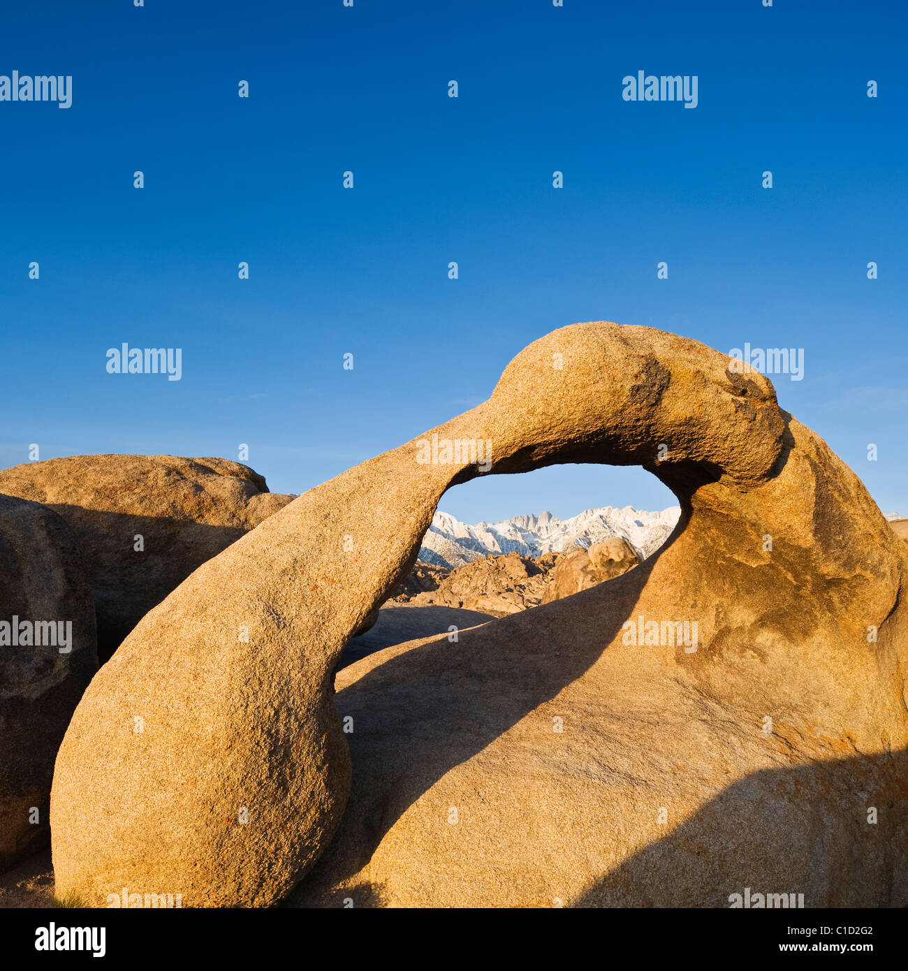 Mobius arch in Alabama Hills, in der Nähe von Lone Pine, California Stockfoto