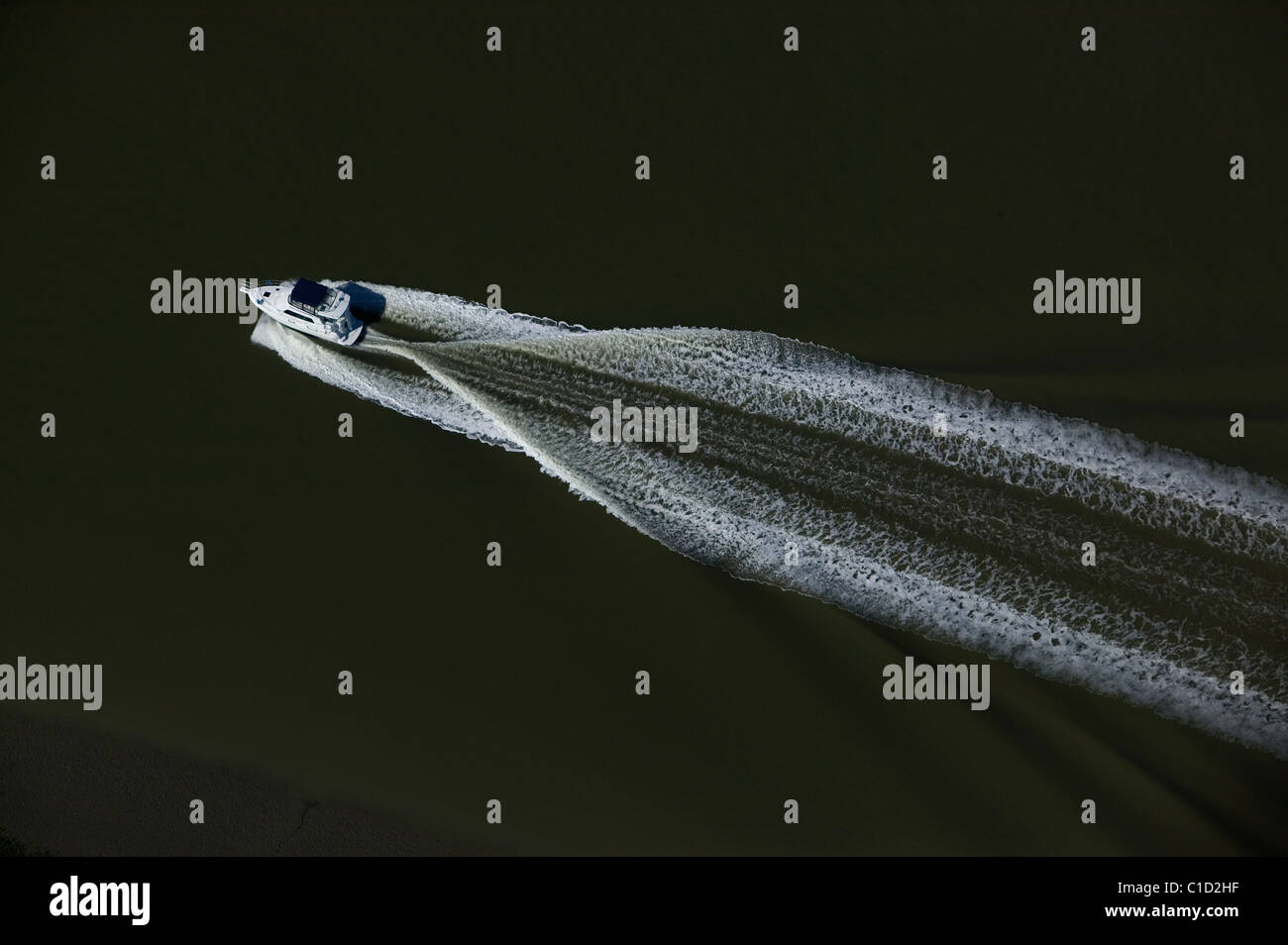 Luftaufnahme über Motorboot wake Stockfoto
