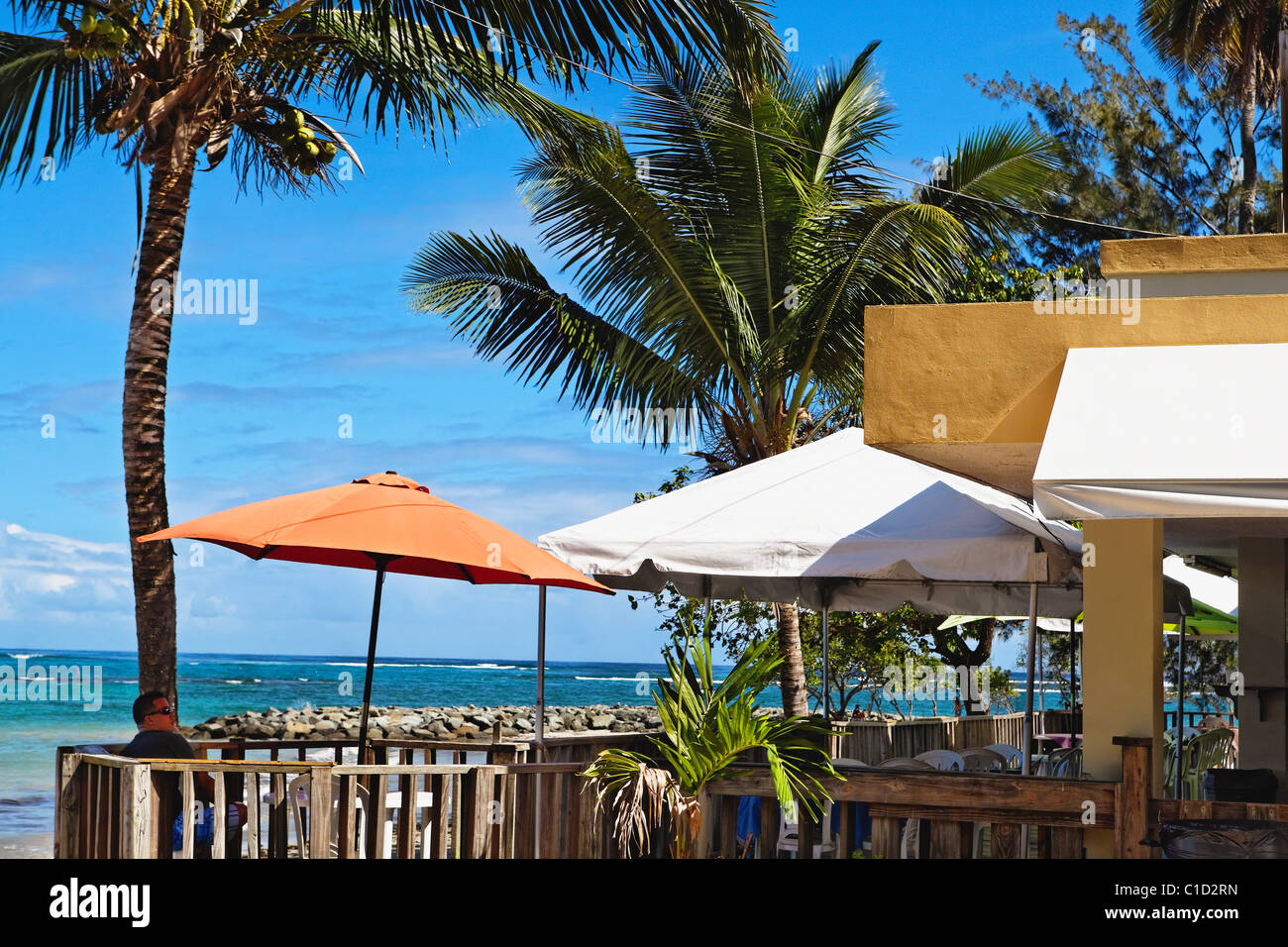 Bistro mit spülte auf Dorado Beach, Puerto Rico Stockfoto