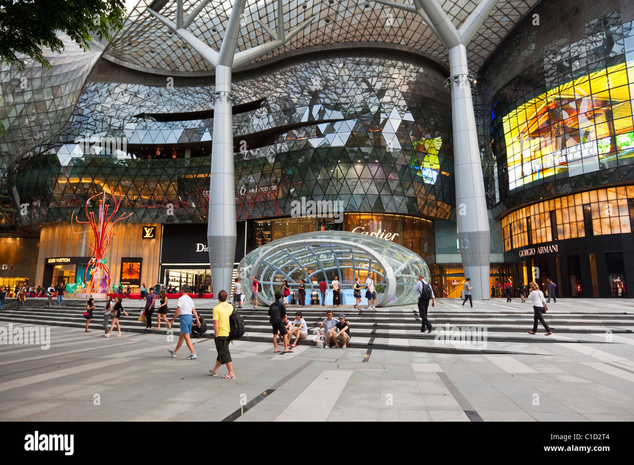 ION Orchard Mall, in der Einkaufsstraße Orchard Road, Singapur