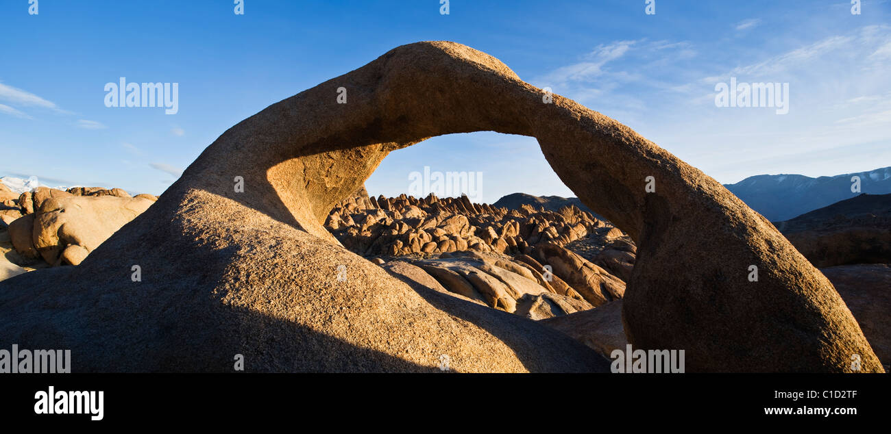 Mobius arch in Alabama Hills, in der Nähe von Lone Pine, California Stockfoto