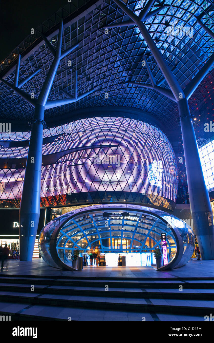 ION Orchard Mall, in der Einkaufsstraße Orchard Road, Singapur Stockfoto