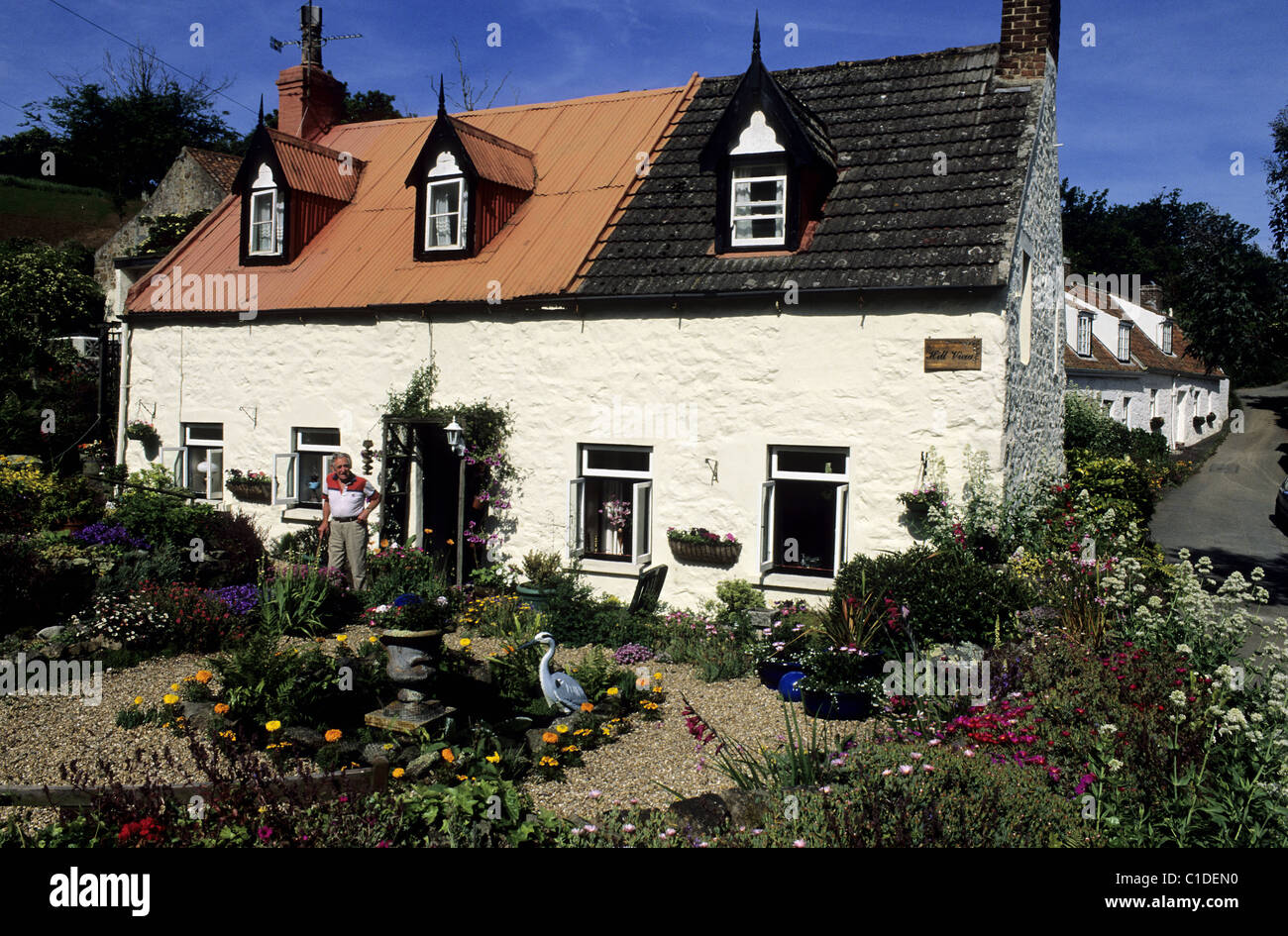 Vereinigtes Konigreich Kanalinseln Insel Guernsey Typisches Ferienhaus In Le Variouf Werwolf Weiler Stockfotografie Alamy