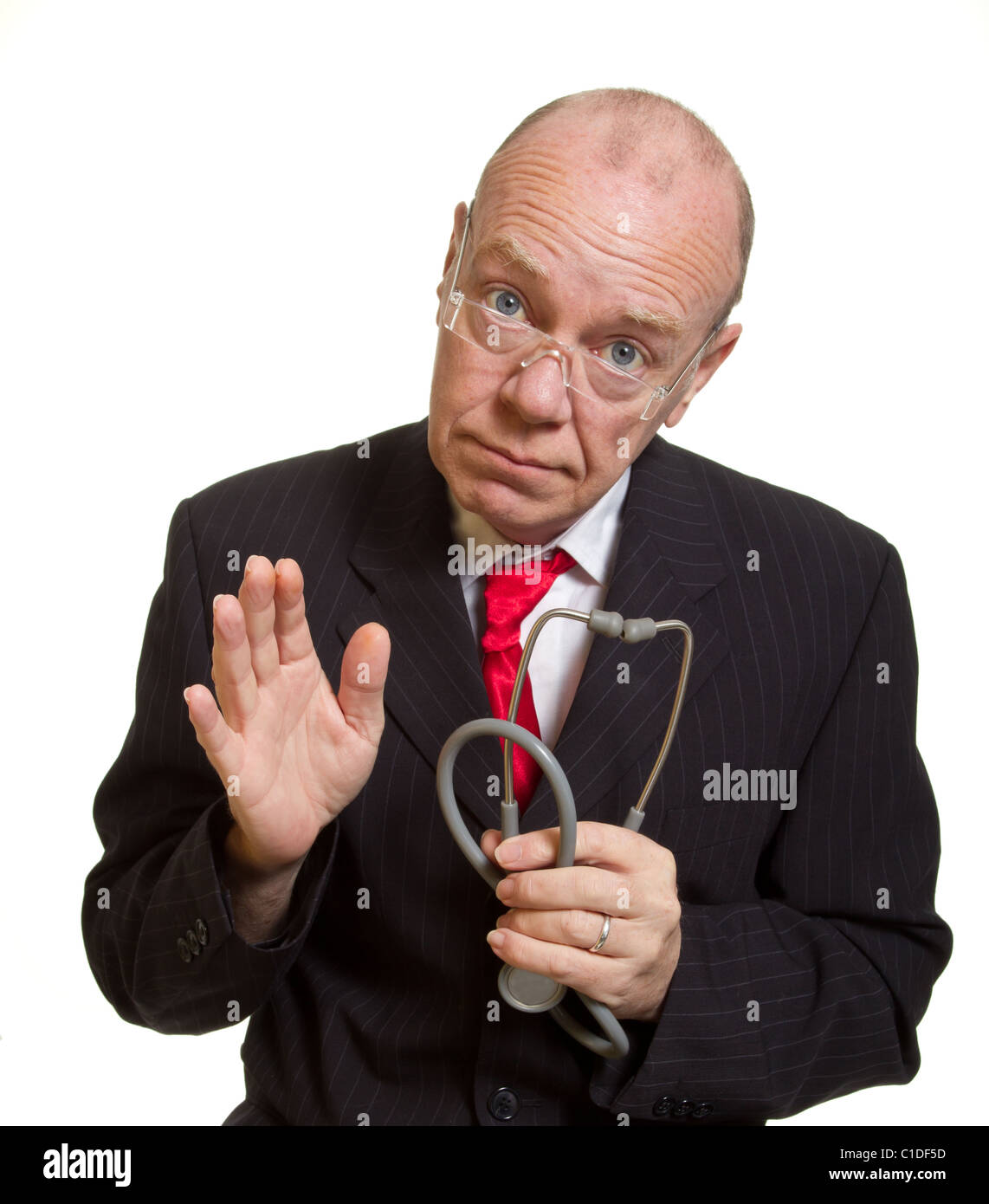Expressive Oberarzt Arzt isoliert auf weißem Konzept Stockfoto