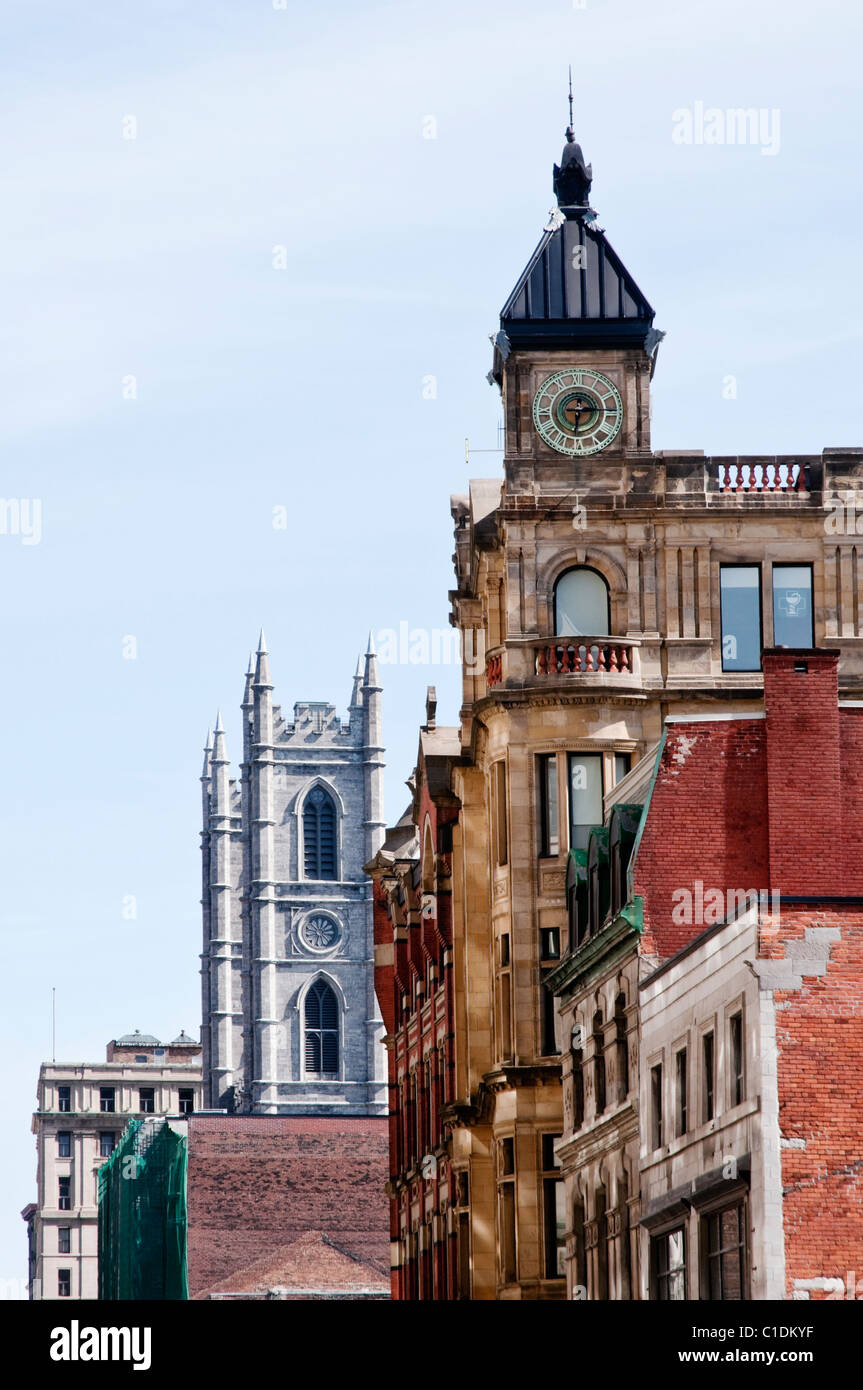 Denkmalgeschützte Gebäude einschließlich der Kathedrale Notre-Dame in Montreal (Quebec, Kanada) Stockfoto