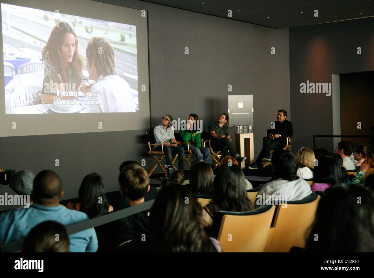 Atmosphäre "Treffen der Filmemacher" statt im Apple Store in Soho für den Film "Rudo Y Cursi" New York City, USA - 27.04.09 Stockfoto