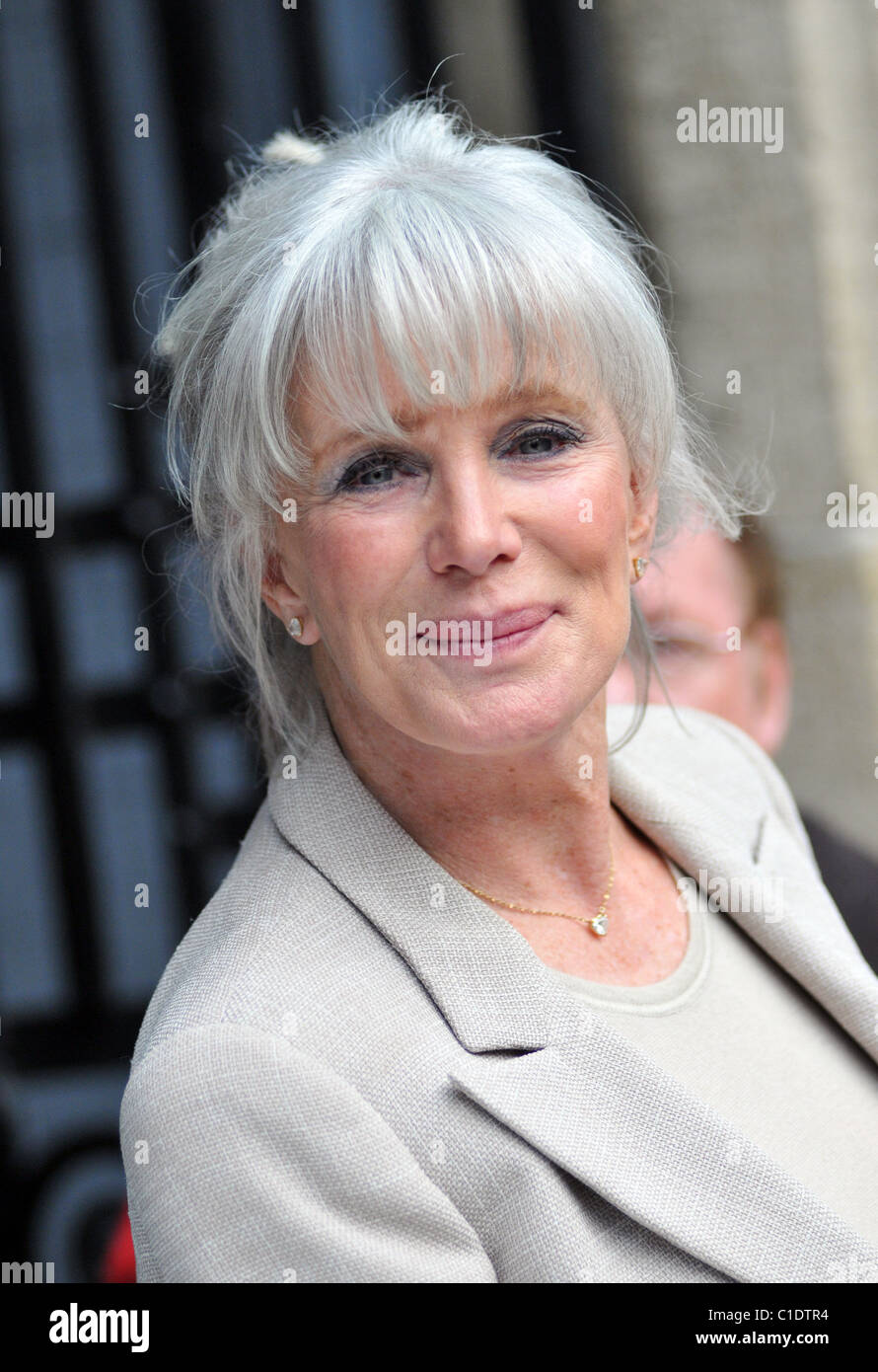 Linda Evans verlassen London Studios nach einem Auftritt am
