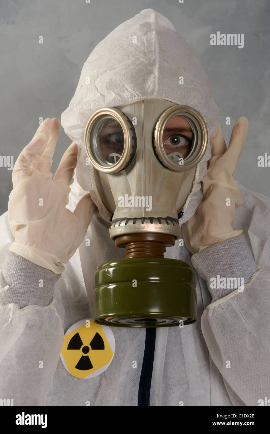 Frau in Schutzkleidung gegen Radioaktivität Stockfotografie - Alamy