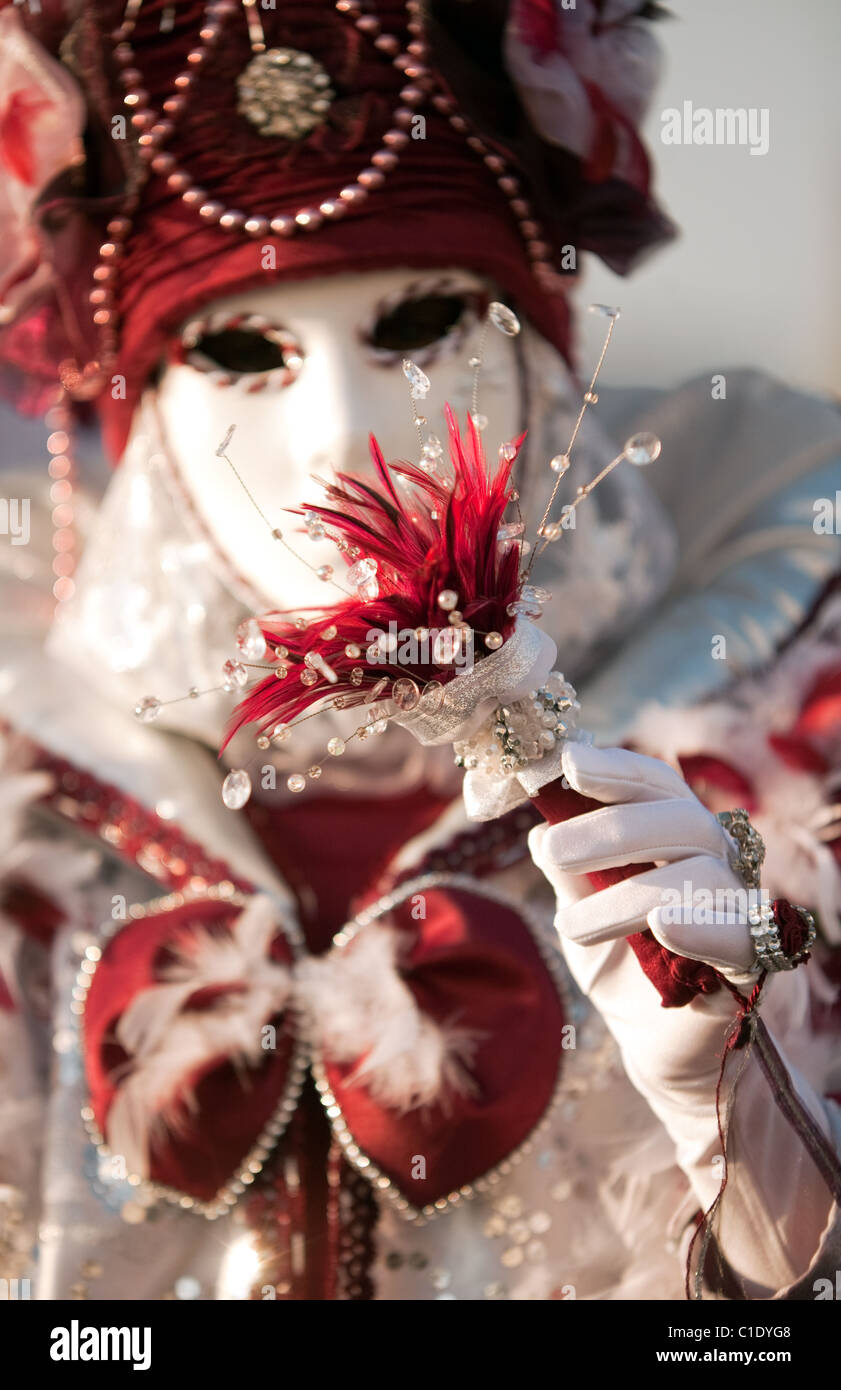 Menschen in Karnevalsmasken an der Karneval von Venedig, Venedig, Italien Stockfoto