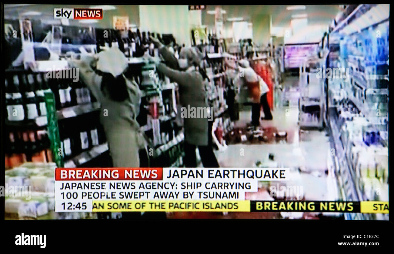 Japan Erdbeben und Tsunami. 11.03.11. Standbild aus dem Vereinigten Königreich Fernsehen als Nachrichten ergibt sich aus Japan. Stockfoto