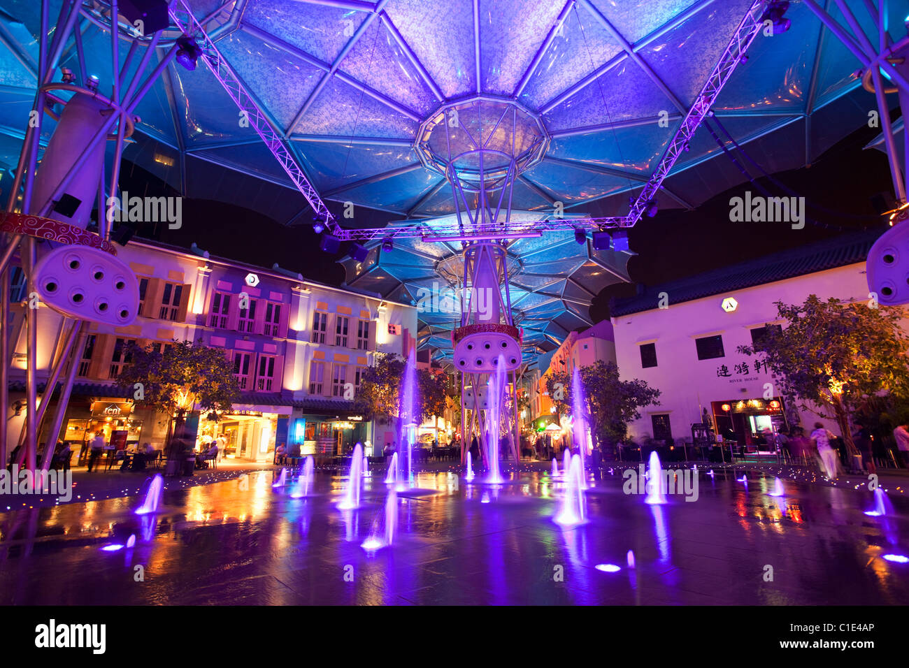 Farbenfrohe Architektur an der Bar und Restaurant Bezirk von Clarke Quay, Singapur Stockfoto
