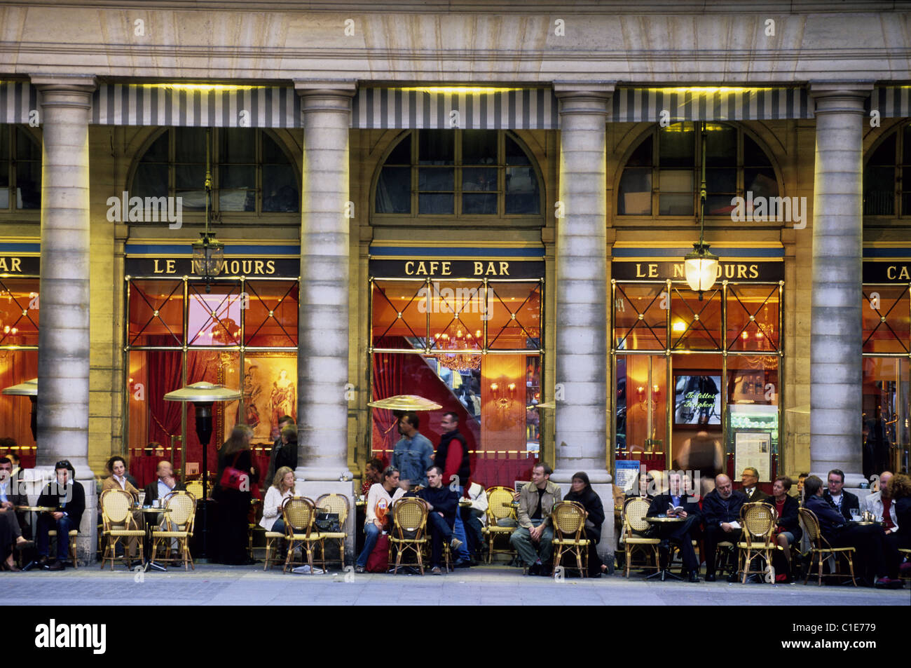 Frankreich, Paris, Le Nemours Café, Palais Royal quadratisch Stockfoto