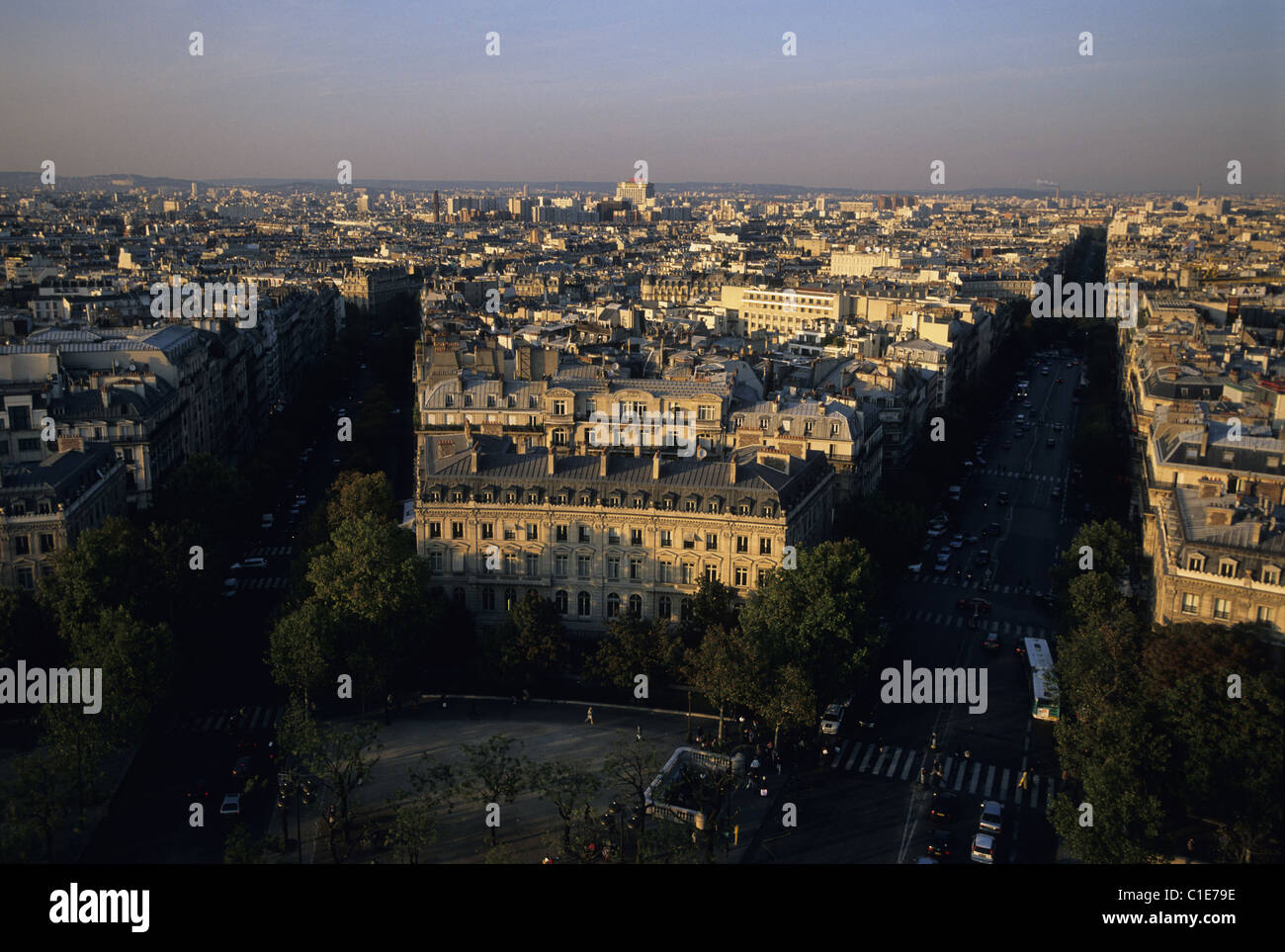 Frankreich, Paris, Mac Mahon und Wagram Alleen von Charles de Gaulle Platz gesehen Stockfoto