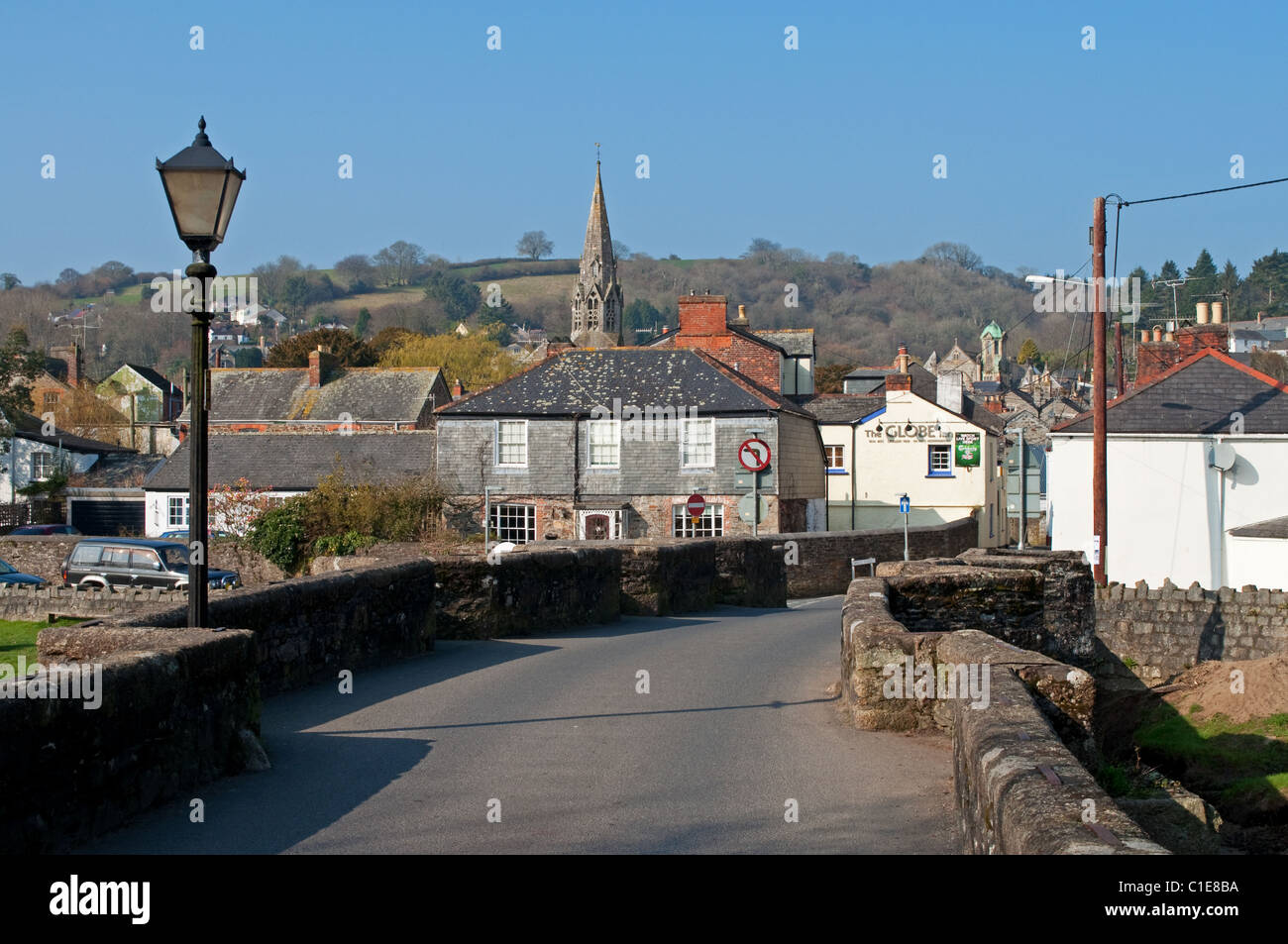 Das 13. Jahrhundert-Brücke über den Fluss Fowey in Lostwithiel, Cornwall, UK Stockfoto