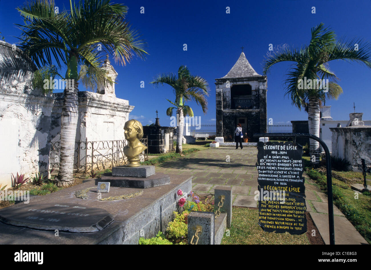 Grab des berühmten französischen Dichters Leconte de Lisle, Friedhof von Saint Paul, La Réunion (Frankreich), Indischer Ozean Stockfoto