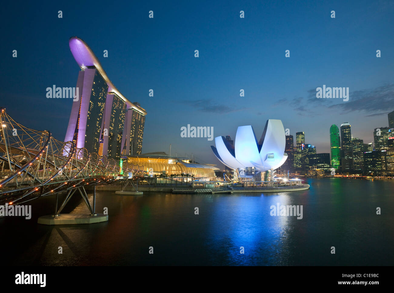 Der Helix-Brücke und Marina Bay Sands Singapore.  Marina Bay, Singapur Stockfoto
