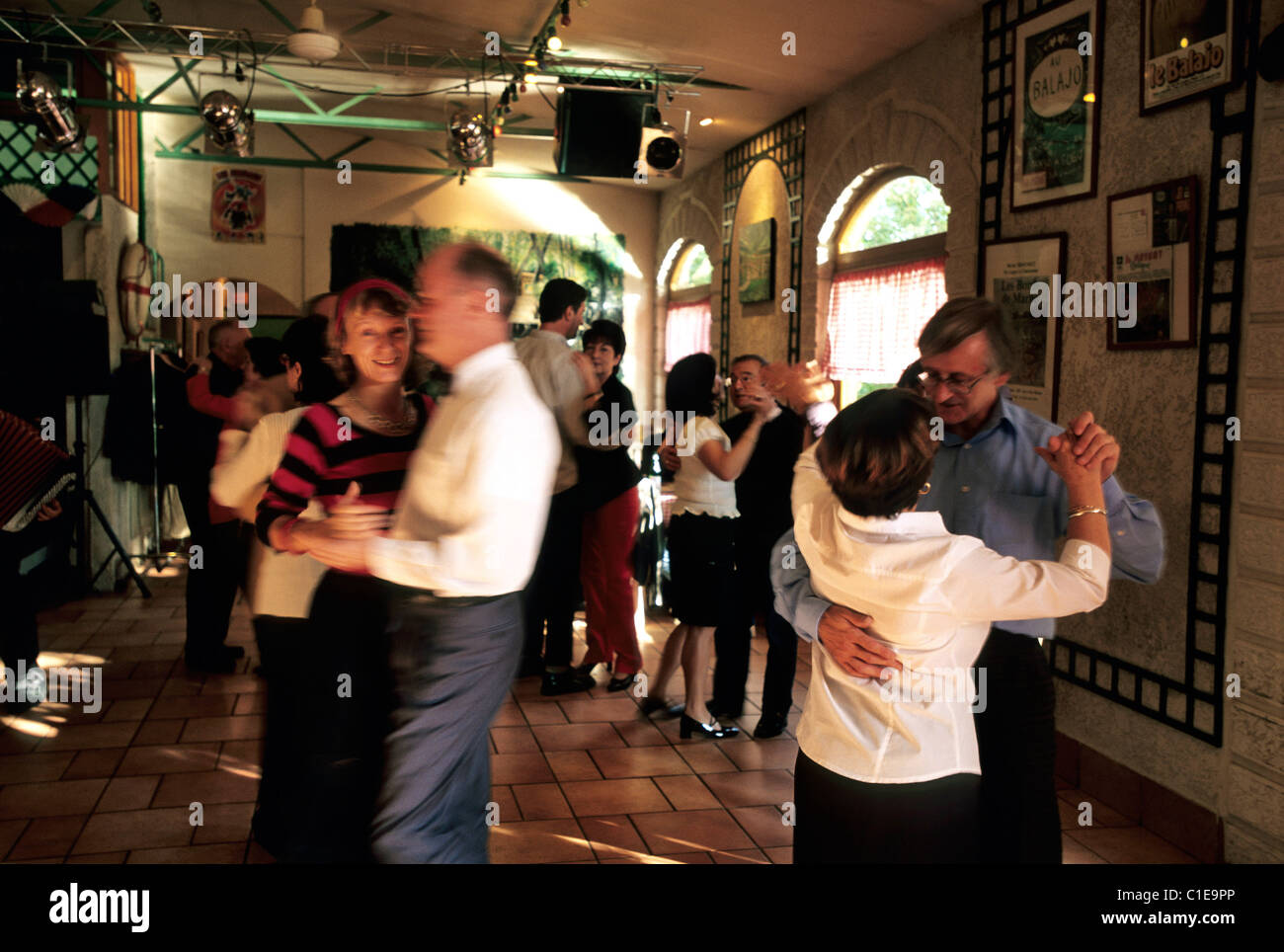 Frankreich, Val de Marne, Joinville le Pont, Guinguette (ein Open-Air-Café) Au Martin pecheur Stockfoto