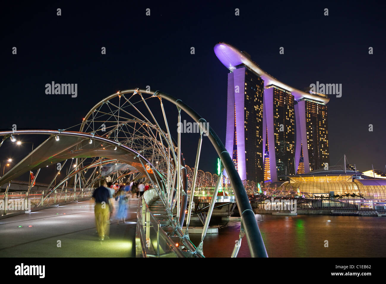 Der Helix-Brücke und Marina Bay Sands Singapore.  Marina Bay, Singapur Stockfoto