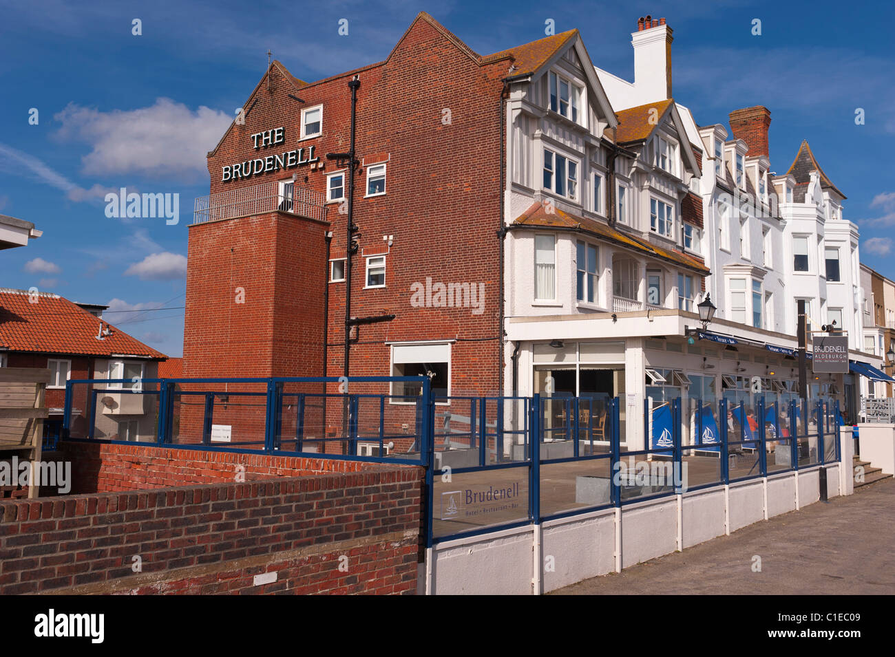 Das Brudenell Hotel direkt am Meer in Aldeburgh, Suffolk, England, Großbritannien, Uk Stockfoto