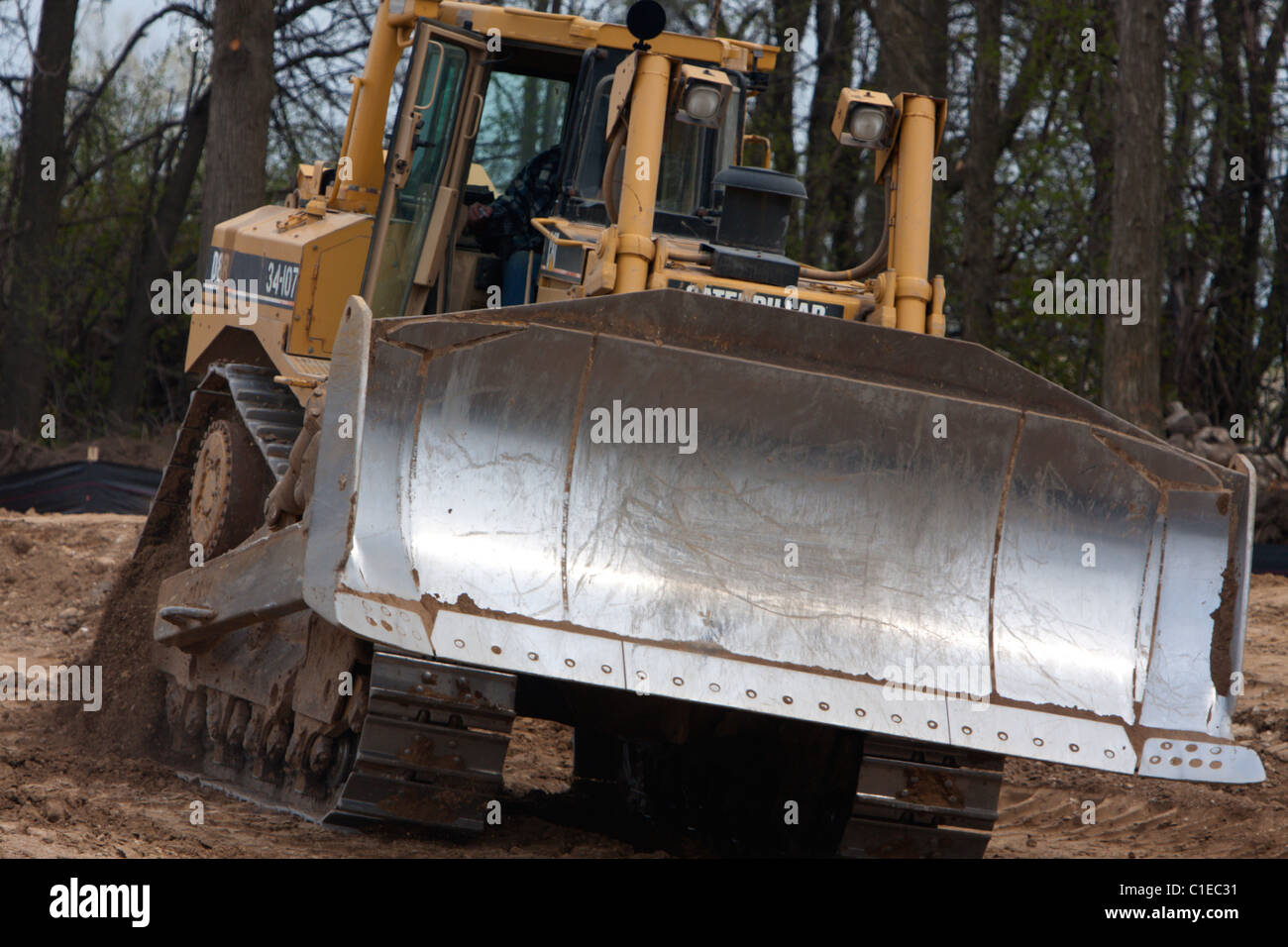 Erdbewegungsmaschinen Planierraupe Scrapper Raupe Katze Bau Erde bewegen Stockfoto