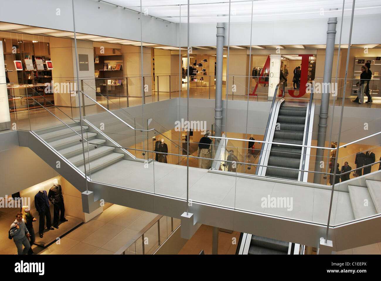 Italien, Mailand, Emporio Armani Geschäft in der Via Manzoni Street Stockfoto