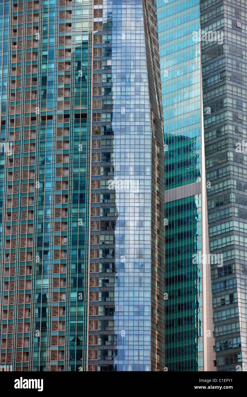 Glas und Stahl der Wolkenkratzer am Collyer Quay, im Finanzviertel Raffles Place, Singapur Stockfoto